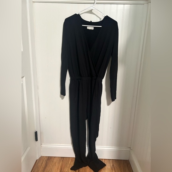 Lou & Grey LOFT Signature Soft-Blend Crossover Jumpsuit M Black Comfy Effortless - Picture 3 of 3